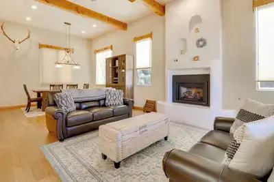 Image de Luxe Desert Retreat w/ Mtn Views in Albuquerque!