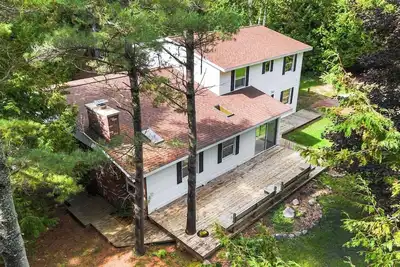 Image de 4br house in Cheboygan with a game room and a private boat slip nearby