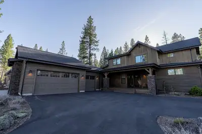 Image de Spacious 5-bedroom house in luxury Caldera Springs w/new Ac. Bikes/Hot Tub incl