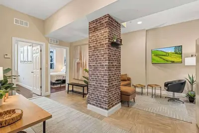 Image de Near Convention Center | King Beds | Free Parking