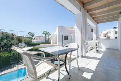 Image de Appartement « E » de 3 chambres avec piscine partagée, Wi-Fi et climatisation