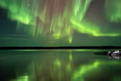 Image de Aurora views from 2 br apartment by lake!