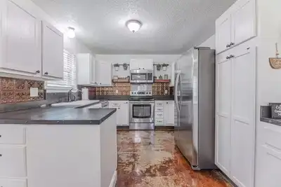 Image de Temporary Housing with 3 bed 2 bath pet friendly