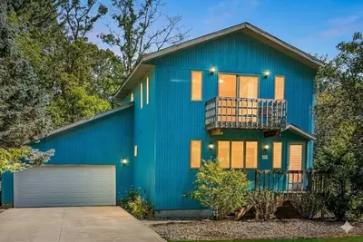 Image de 3 blocks from the beach! 4-bedroom/3 bath cottage newly renovated.