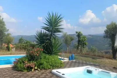 Image de Maison de vacances « Casas Coração » avec vue montagne, Wi-Fi et climatisation