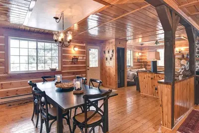 Image de Chalet champêtre au bord de la rivière Rouge