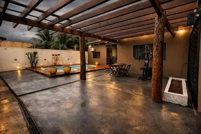 Image de House with pool and gourmet area.