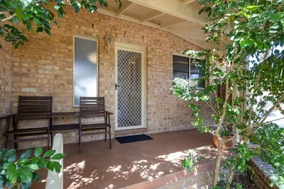 Image de Walk, Relax, Enjoy - stylish townhouse, steps from beaches and shops
