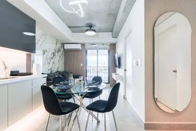 Image de 1 Queen, 1 Sofa Bed, Wifi, Gym, Pool - 4 people