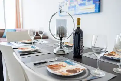 Image de Sea View & Private Terrace - Sleep 8 by QuickTrips