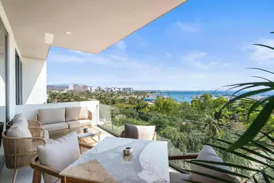 Image de Alik: Luxury Stay Steps from the Marina with rooftop pool