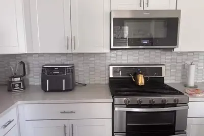 Image de Sunshines - 3-bedroom house in quaint Brighton with cool vibes and Ac