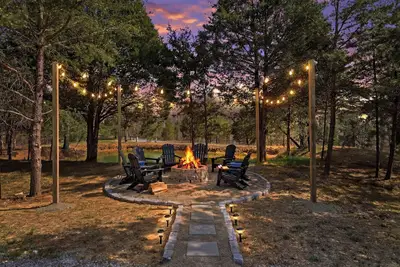 Image de Cozy Retreat with Hot Tub, Fire Pit, Outdoor Dining, & Games 1 mi to Boat Ramp