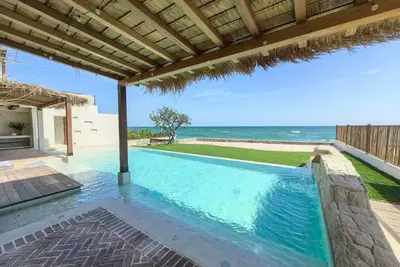 Image de Ultra Luxury Private Beachfront 5 BRs Pool Villa