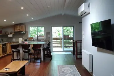 Image de Camp Lily A, 3 minutes -Whiteface Mt. Modern Apartment, 2 bedroom and 1 office