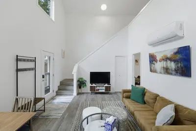 Image de Peaceful Central District Retreat 3 bdrm, patio