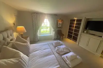 Image de Luxury Cottage, 2 Kingsize Ensuite Bedroom, Pretty Courtyard, Close to the Quay.