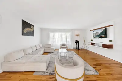 Image de Spacious 3br Home • Game Room • Free Parking • Easy Nyc Access