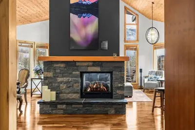 Image de Luxury Penthouse Unparalleled Views & Comfort