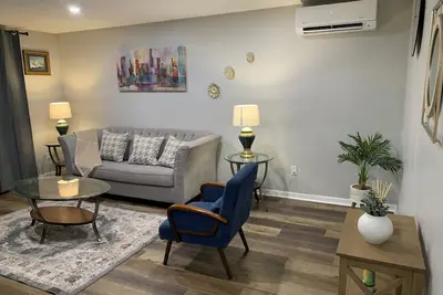 Image de 3br Home Sleeps 6+ | Near Hospital | Travel Nurse Ready | Access to Amenities