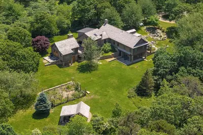 Image de Private Chilmark Estate on 3 Acres - Guest Suite & Access to Lucy Vincent Beach