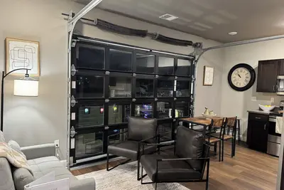 Image de Cozy 1-bedroom condo in beautiful downtown Lawrence