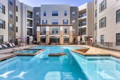 Image de Elegant 4br near At&T Stadium + Pool &Gym, Fifa