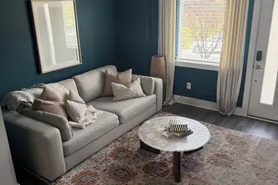 Image de Charming 2br Townhome - Fully Furnished, Ideal Mid-Term Stay in Charlotte
