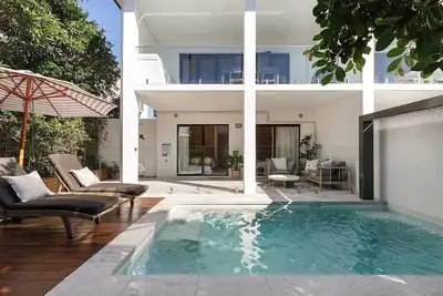 Image de Ocean views: Steps from Sunrise Beach