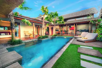 Unique, 3 Bedroom in Bumbak