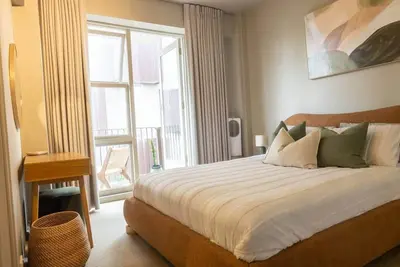 Image de Potts Point Art Deco w/ Harbour & Skyline Views