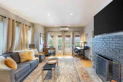 Image de Queen Anne craftsman w/ panoramic Bay & Mtn view