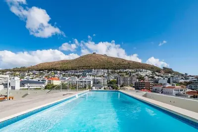 Image de Stadium View 2-Bed in Greenpoint with Pool