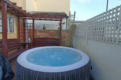 Image de Quadruplex Hot Tub & Pool Table