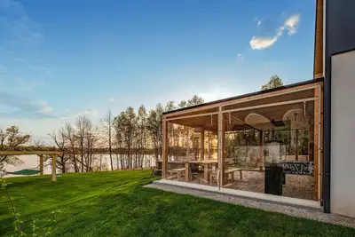 Image de Luxueuse maison à Ostrowite avec vue sur le lac