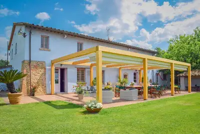 Image de Enchanting villa with pool with hydromassage area, ideal to fully enjoy Tuscany