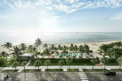 Image de Stunning Oceanfront Apartment Ocean View Steps to My Khe Beach