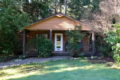 Image de Private cottage in the heart of the creek - 5 min walk to beach & Gumboot cafe!