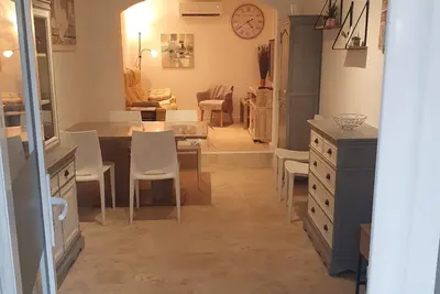 Image de Appartement de village en Rdc\nParking privé\nLocal vélo\nVia Venaissia\nCommerces