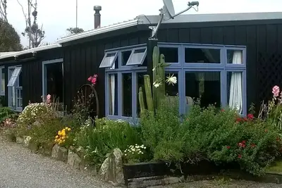 Image de Gorgeous Getaway Cottage along the Coastline of Westport, New Zealand