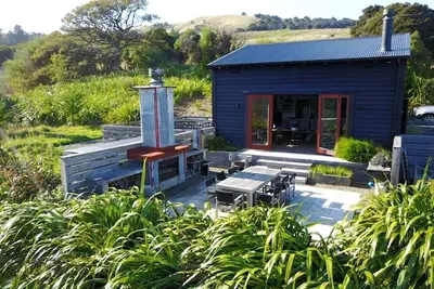 Image de Beautifully Appointed Akaroa Accommodation for Weekend Getaways from Christchurch