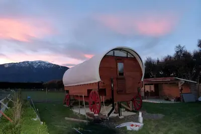 Image de Caboose Accommodation with Stunning Views of Mount Fyffe in Kaikoura, New Zealand