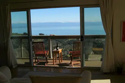 Image de Gorgeous Cottage Rental with Tasman Bay Views in Nelson, New Zealand