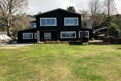 Image de Charming Cottage Getaway on Lake Tarawera near Rotorua, North Island