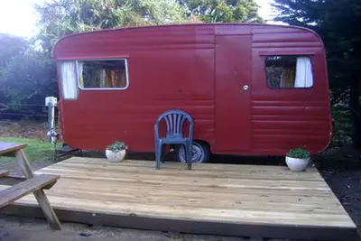 Image de Retro Caravan with Deck by the Sea in Newhaven, New Zealand