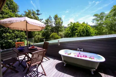 Image de Romantic Cottage Rental with Outdoor Bathtub in Bay of Islands, New Zealand