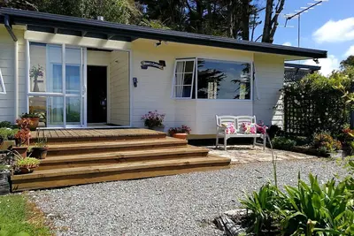 Image de Cozy Private Cottage on a Farm with a Beautiful Patio for an Unforgettable Getaway in Hokitika, South Island