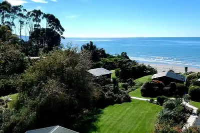 Image de Elegant Beachfront Rental for Couples near Golden Bay, New Zealand