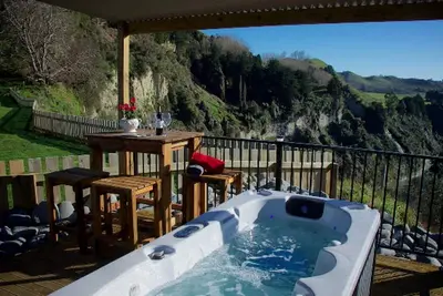Image de Secluded Holiday Retreat with Private Hot Tub in Manawatu, New Zealand