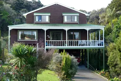 Image de Pet-Friendly Getaway with Bay Views in Tamaterau, North Island
